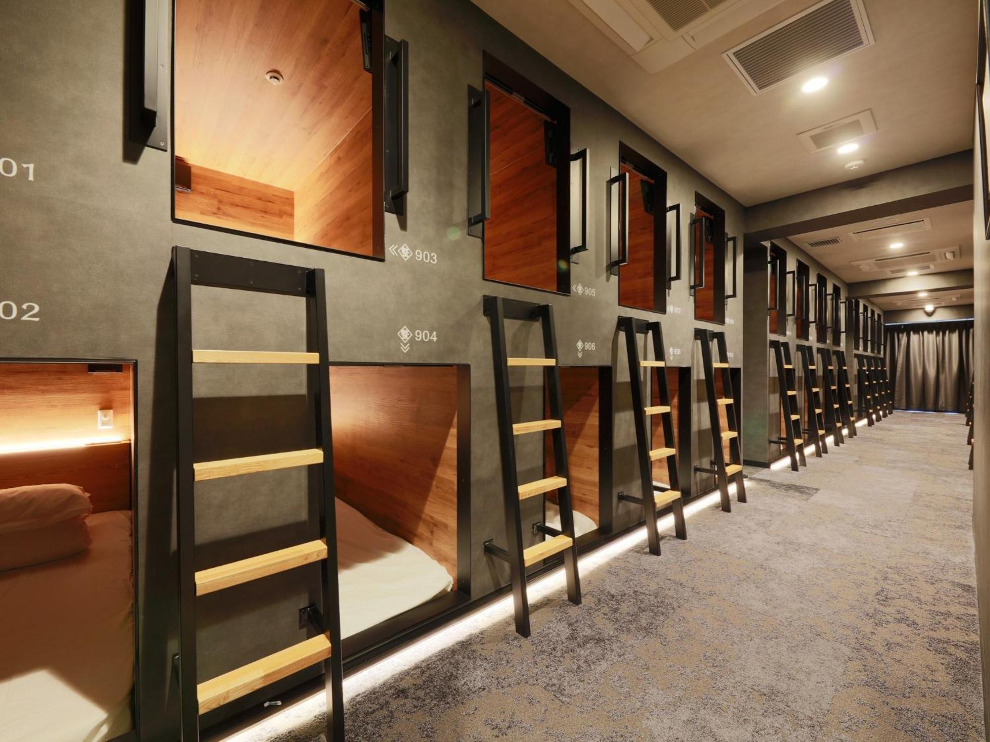 Rembrandt Cabin & Spa Shimbashi - Caters To Men — Photos 2